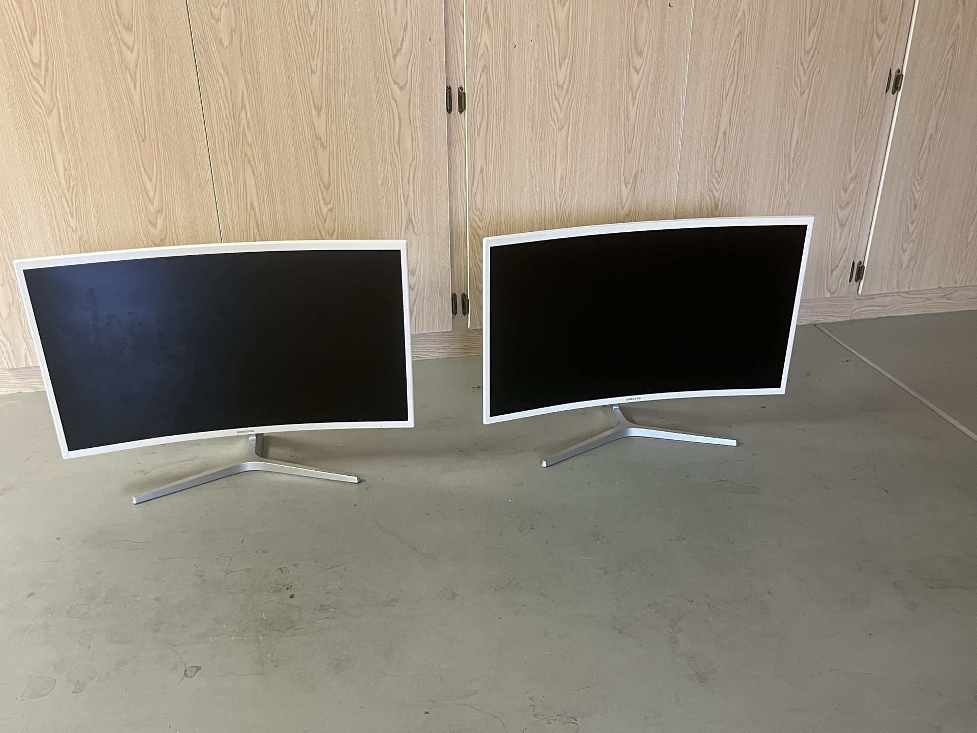 32” Samsung Curved LED Monitors