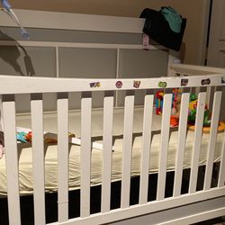 Baby Crib With Mattress 
