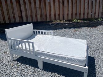 Toddler bed with waterproof mattress
