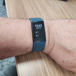 FITBIT CHARGE 4 WITH EXTRA BAND
