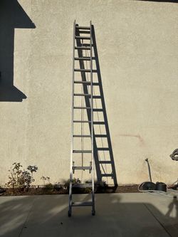 Aluminum Extension Ladder 28 feet