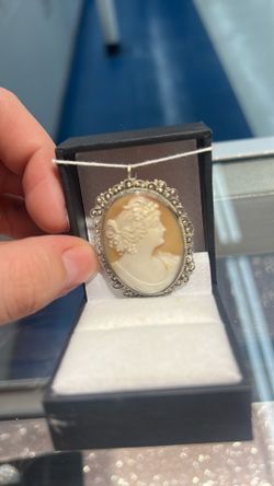 Women’s pendent