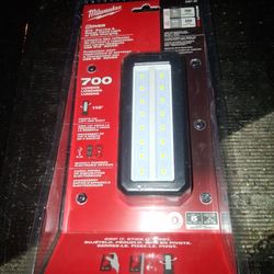Milwaukee M12 Rover Service & Repair Flood Light w/USB Charging