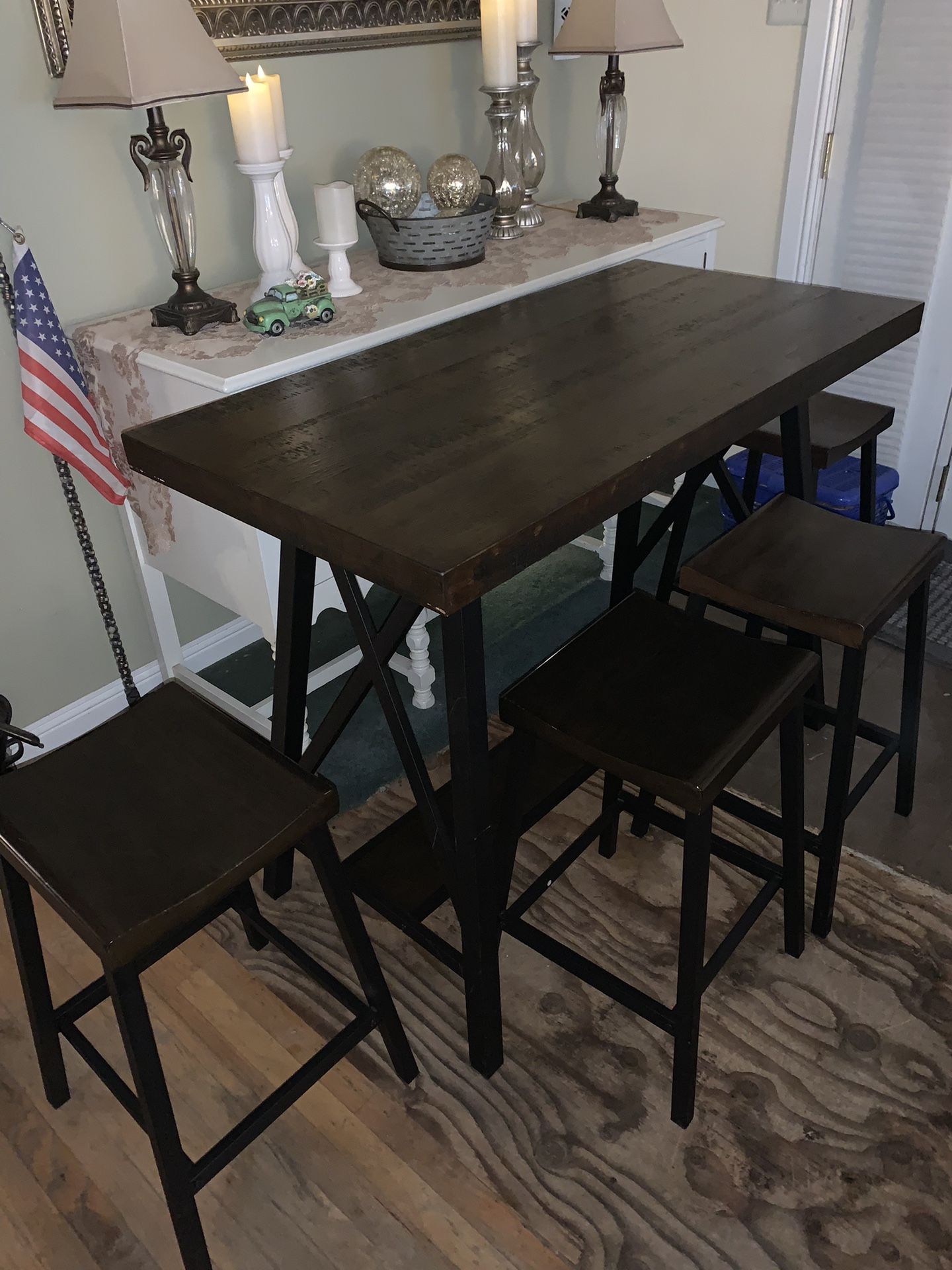 Table And Chairs (pending Pick Up)