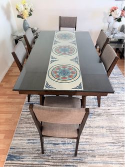 Dining table (6 chairs )