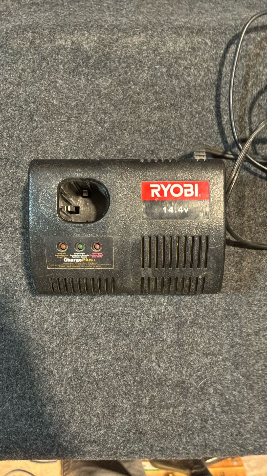 Ryobi 14.4 V battery charger