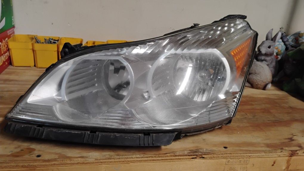 Chevrolet Traverse Left Headlight !