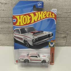 Hot Wheels White ‘1968 Dodge Dart / Muscle Mania • Die Cast Metal • Made in Malaysia 