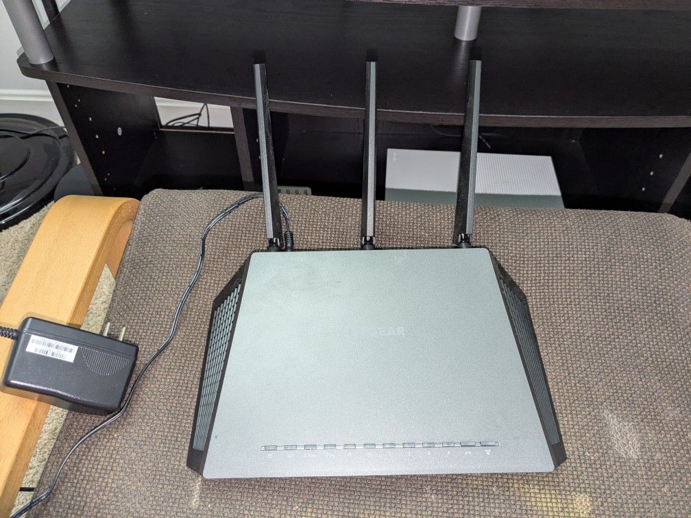 NETGEAR Nighthawk Smart Wi-Fi Router (R7000) - AC1900