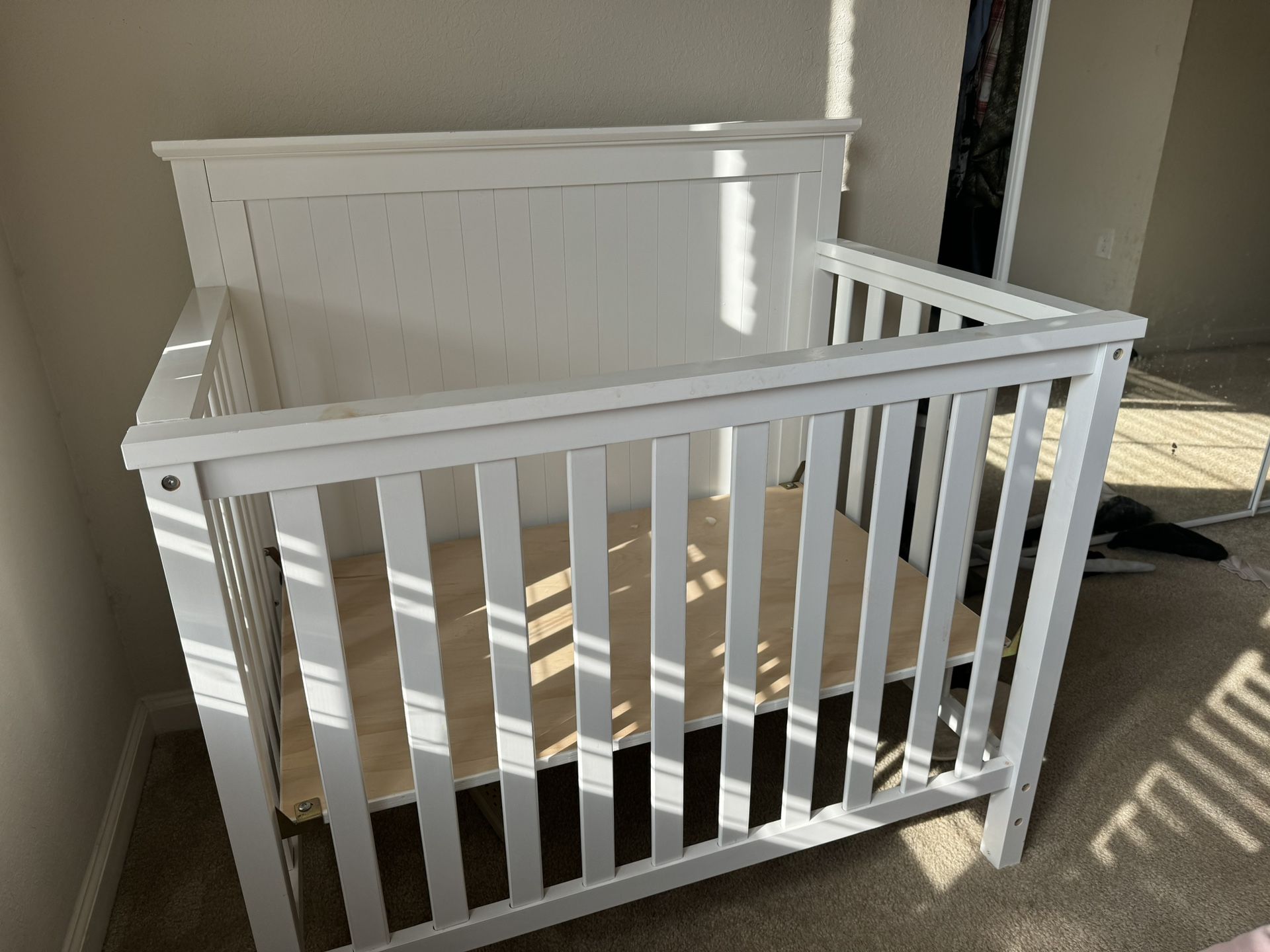 Baby Crib/Toddler Bed