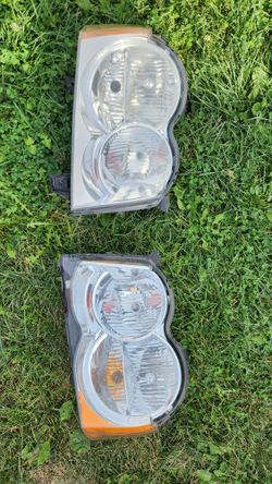 Headlight For 2009 Jeep Grand Cherokee  $50 For Both 