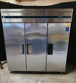 Everest 3 Door Reach in Refrigerator