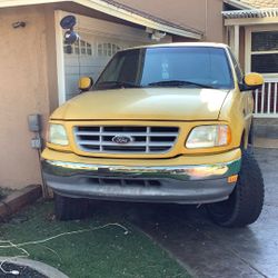 2000  Ford F150 King cab Adult Owned Low Miles 74480 Arizona Plates Registered Till 06/26