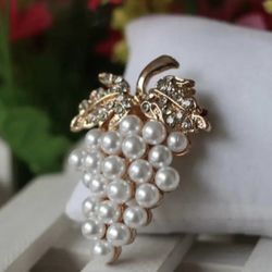 NEW Gold Pearl Brooch
