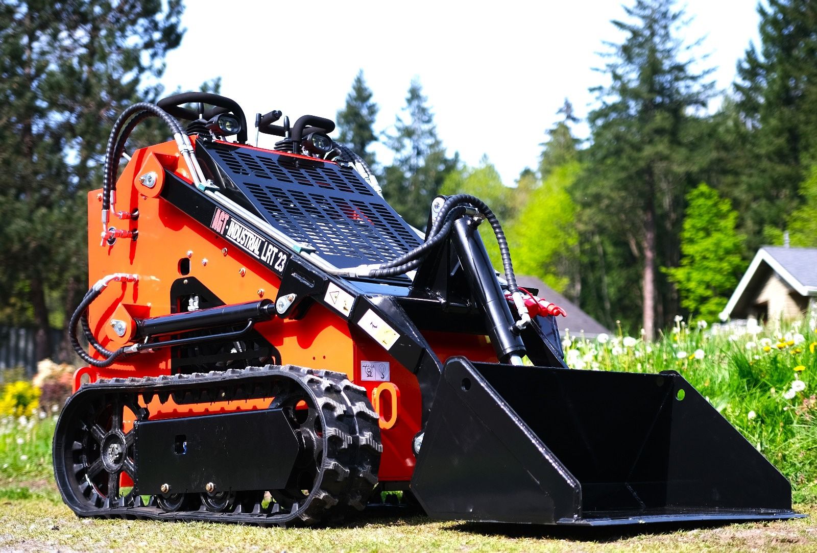 2025 New Stable and Powerful Tracked Skid Steer/ Loader AGT LRT23