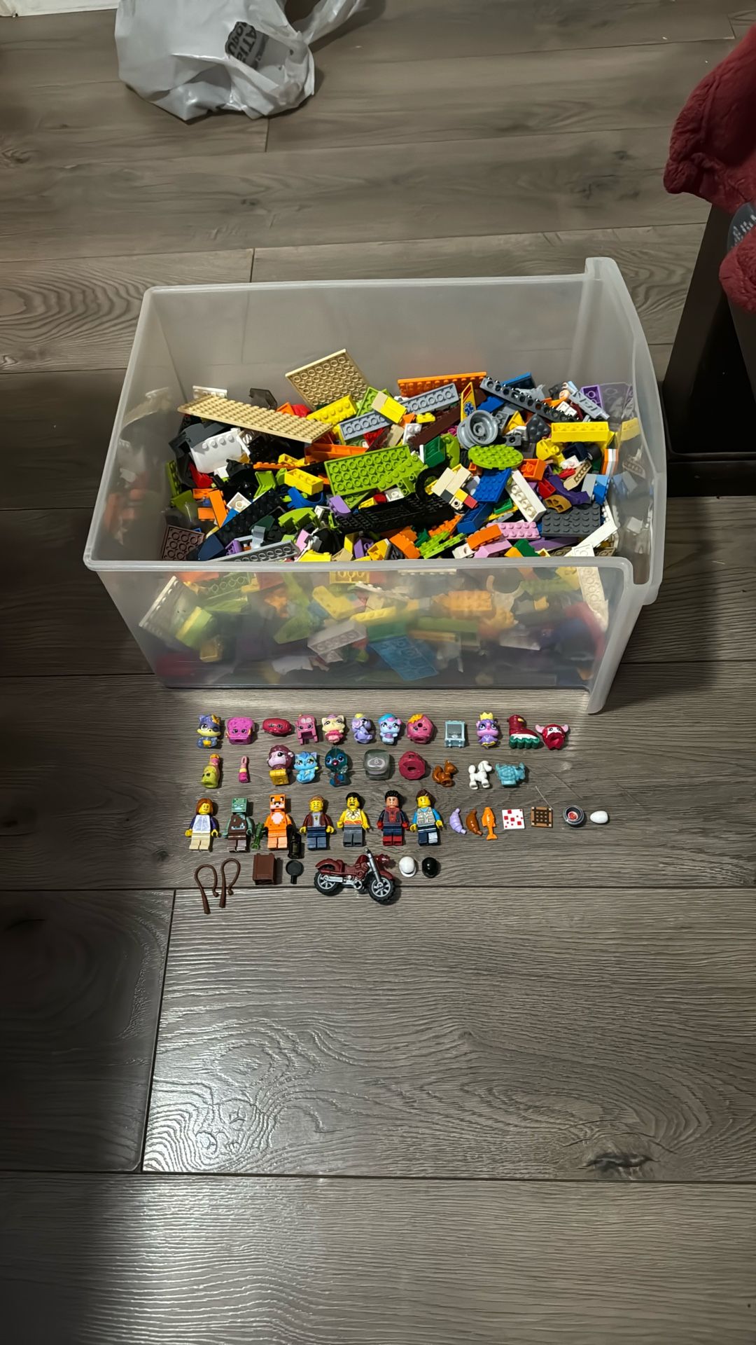 There’s Legos Hatchimals, Shopkins And Yh:) Pls Buy