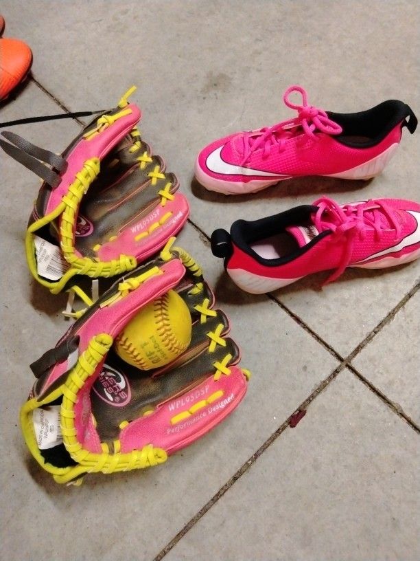 Girls Softball Kit. Gloves. Ball And Shoes Size 3.5youth