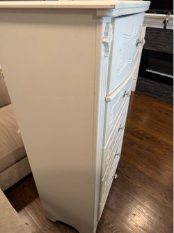 Ashely furniture dresser/drawer