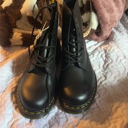 new never used dc martens