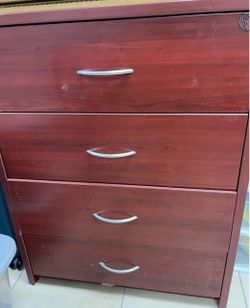 Gavetero en buen estado /  Chest of drawers in good condition
