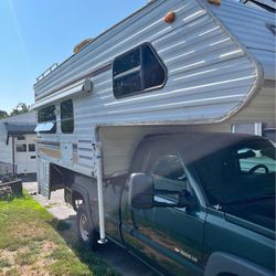 Lance 945 Truck Camper