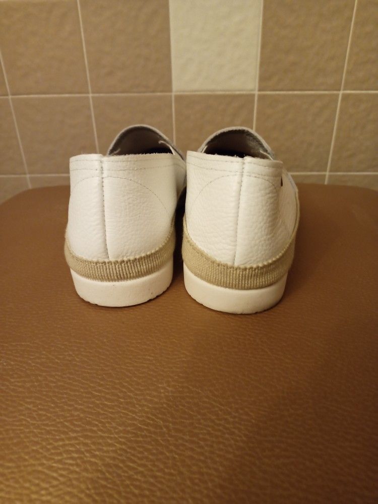 Ladies White Summer Shoes by Verbenas. Size 10