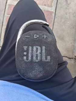 Black n silver jbl 3 clip speaker