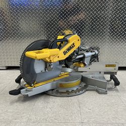 Dewalt DSW779 12” Double Bevel Compound Miter Saw *5320