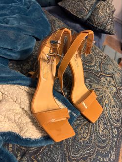 Soda heels size 8