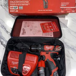 Milwaukee M12 Drill/driver Kit