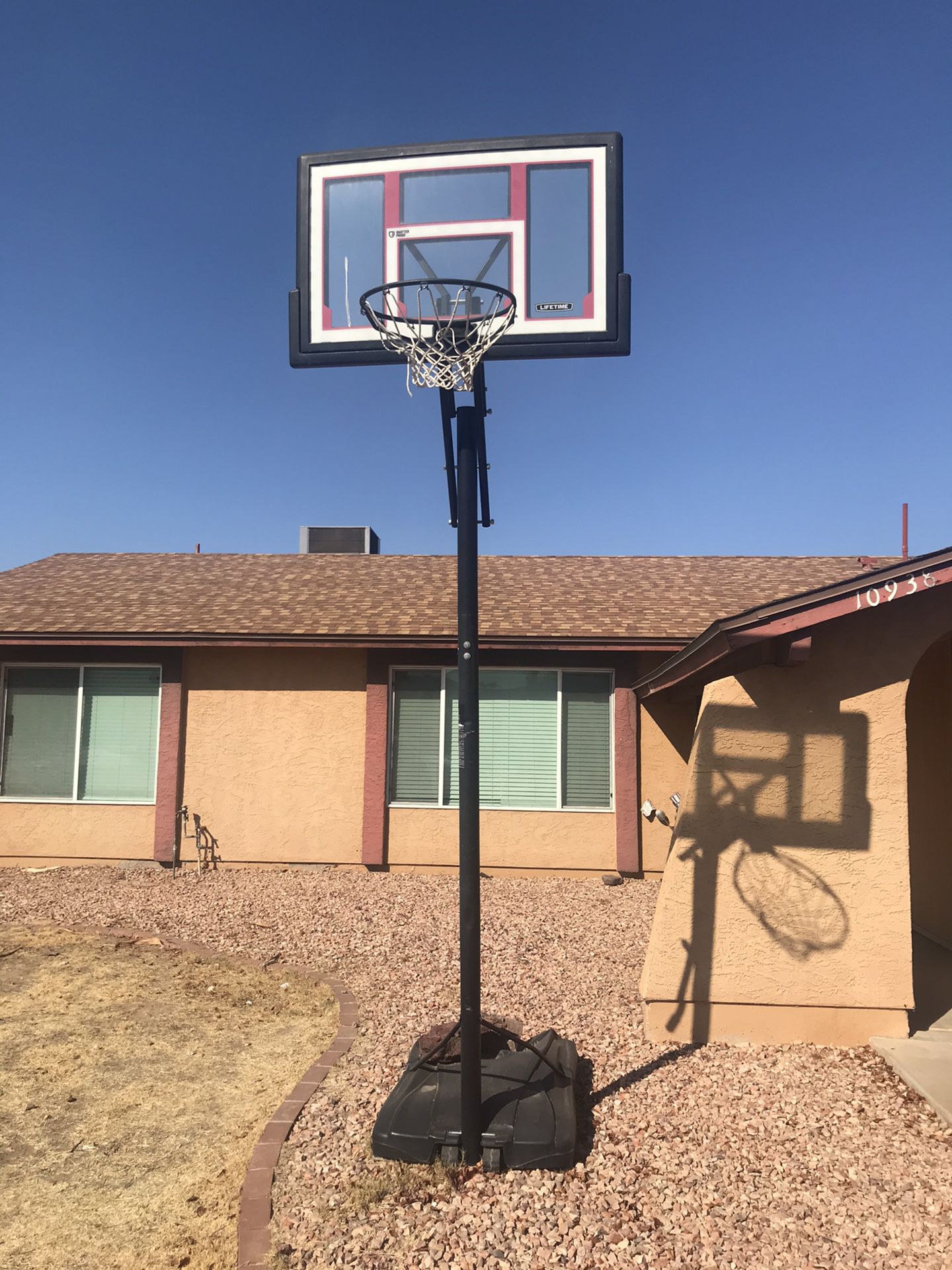 Lifetime adjustable basketball hoop