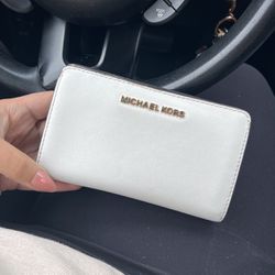 White Michael Kors Wallet 