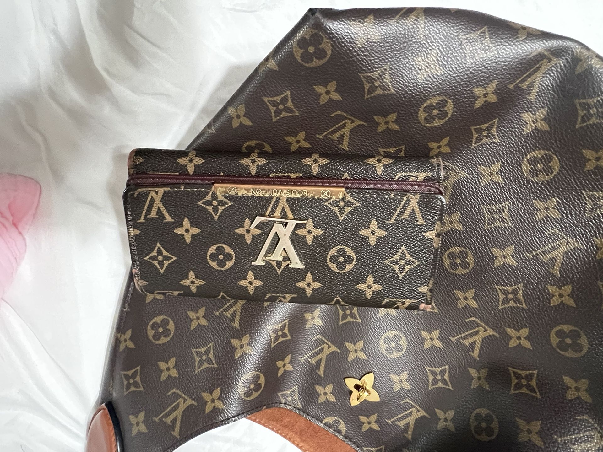 Louis Vuitton sleeve for Sale in Midland, TX - OfferUp