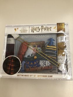 Wizarding World Knitting Magic Gift Set Gryffindor Scarf Harry Potter 