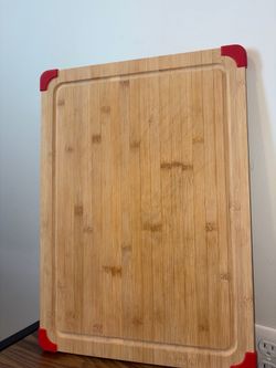 Large wood cutting board (21x16in)