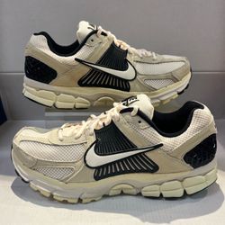 NIKE VOMERO 5 AIRZOOM “ALABASTER BLACK”