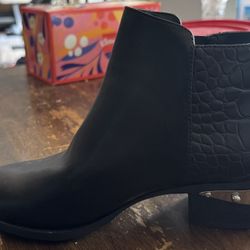 Brand New Short Ankle Boot Women Size 5