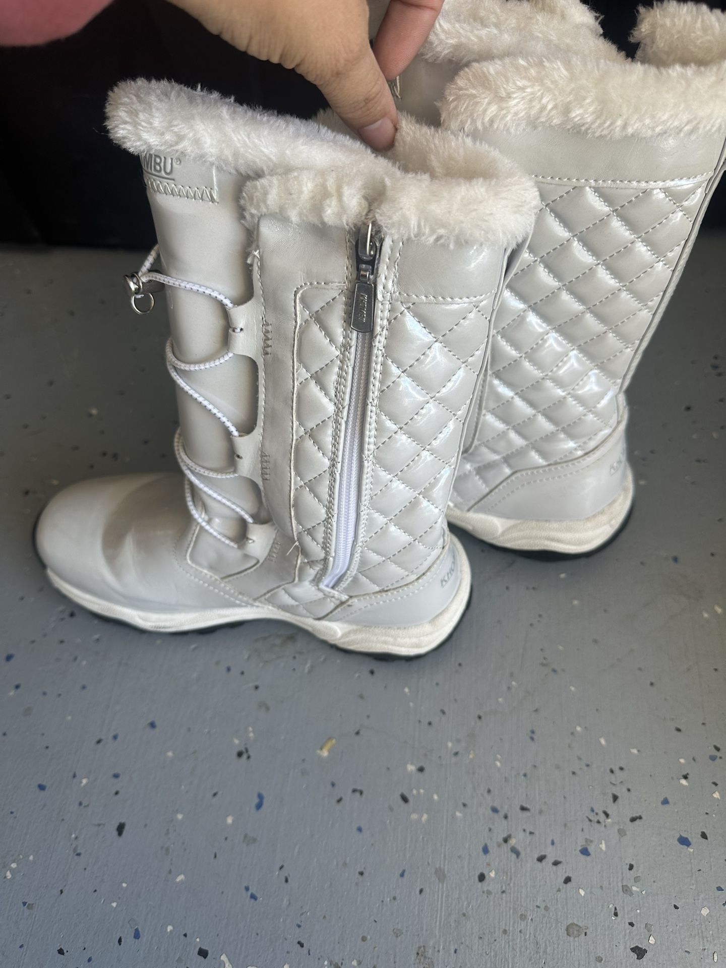 Girls Size 5 Snow boots