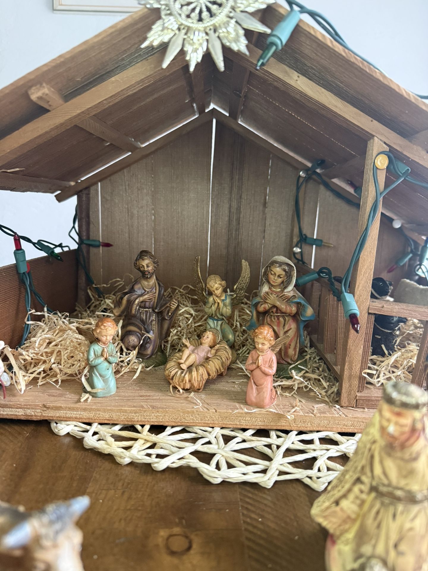 Vintage Italian Nativity Set with Wooden Stable & Lights