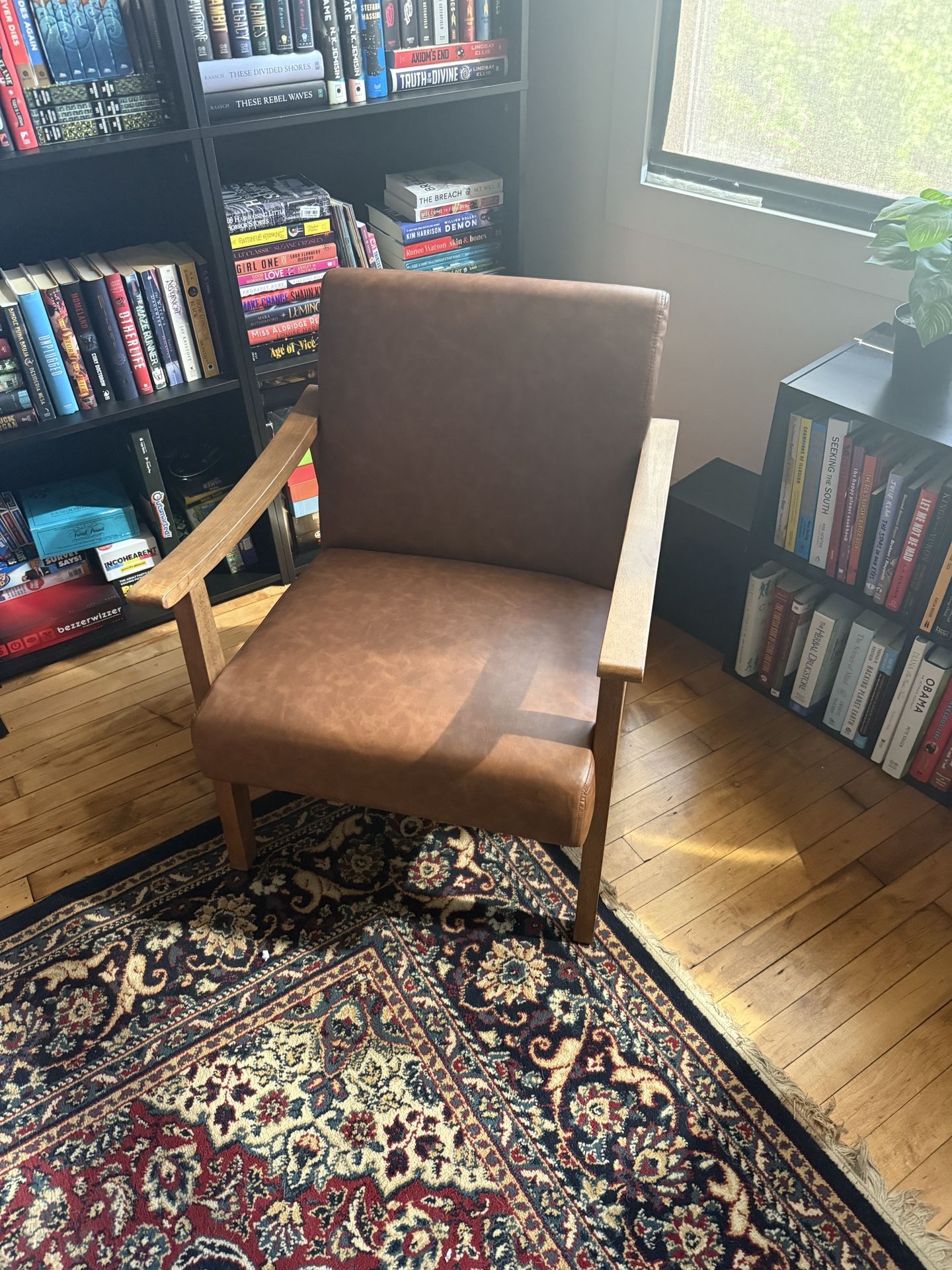 Yaheetech Faux Leather Accent Chair