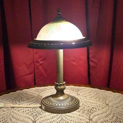 Beautiful Vintage Table Lamp - Classic Style 