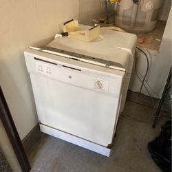 General Electric Dishwasher, Fully Operational 