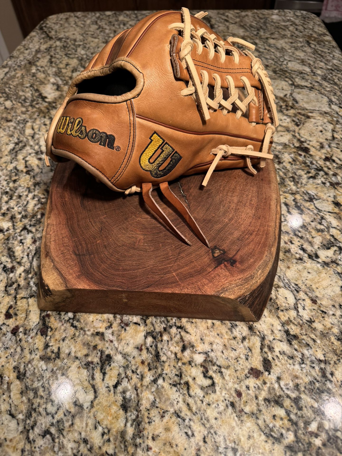 Wilson A2000 11.5 Baseball Glove 