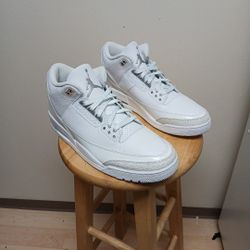 Size 13, Jordan's.