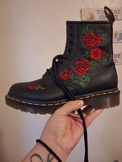 Female black boots