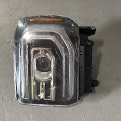 Headlight  Right Side GMC 2016