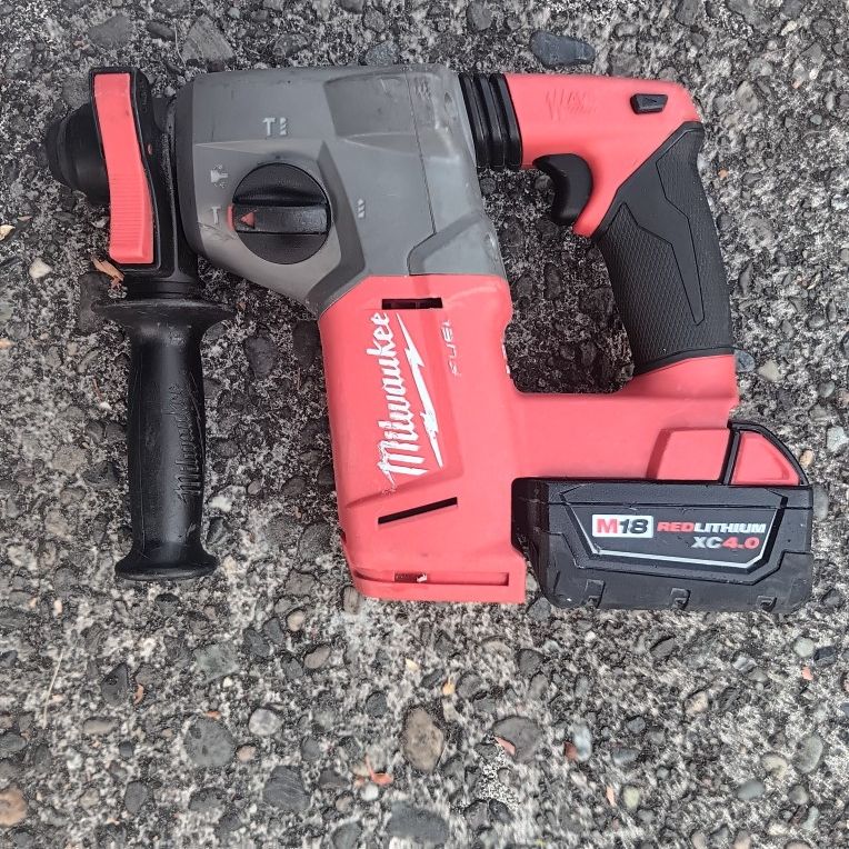 Milwaukee 2712-20 1in M18 Fuel Roto Rotary Chipping Hammer Drill  Vgood Condition With 4.0 Bat . For Pick Up Fremont Seattle. No Low Ball/Trades Pleas