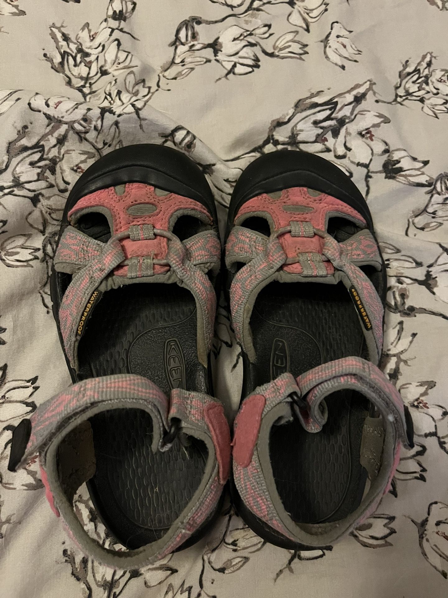 Keen Sandals Kids Size 13