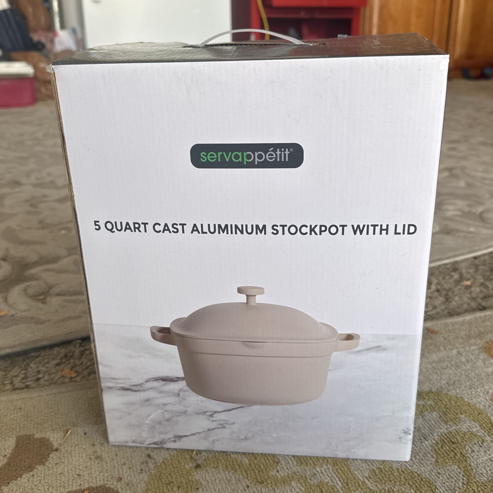 New cast iron cooking pot 