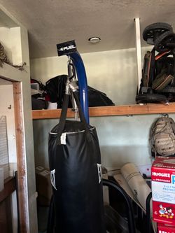 Everlast Heavy Bag + Fuel Boxing Stand